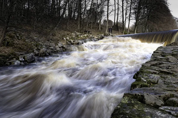 Río con agua corriente . — Foto de Stock