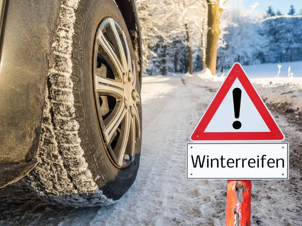 Atenção pneus de inverno em alemão — Fotografia de Stock