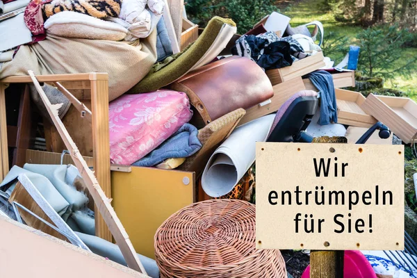 Sperrmüll räumen wir für Sie auf! — Stockfoto