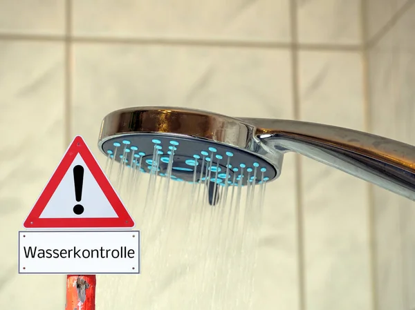 Controllo acqua triangolo di avvertimento — Foto Stock