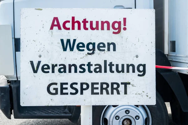 Due to event locked sign in german — Stock Photo, Image