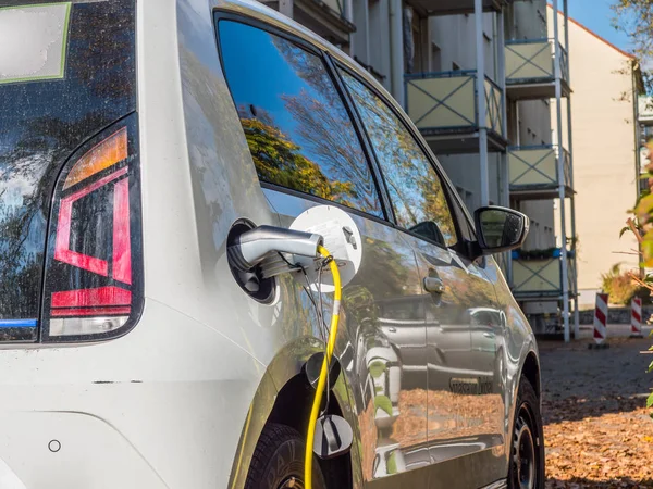 Electric car in the charging station — Stock Photo, Image