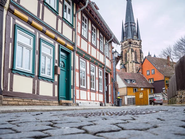 Allée avec vue sur la Liebfrauenkirche — Photo