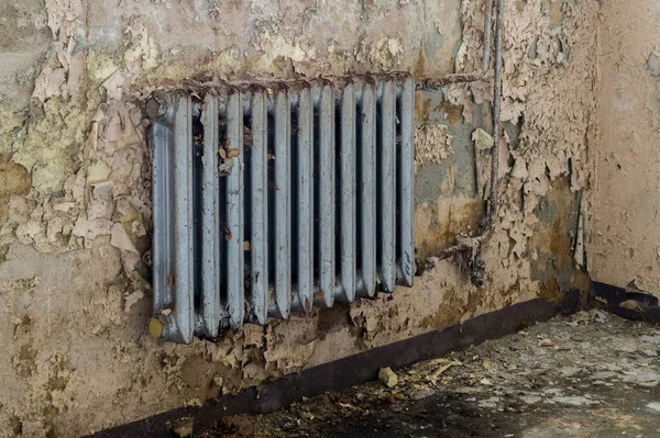 Calefacción antigua después de daños por agua — Foto de Stock