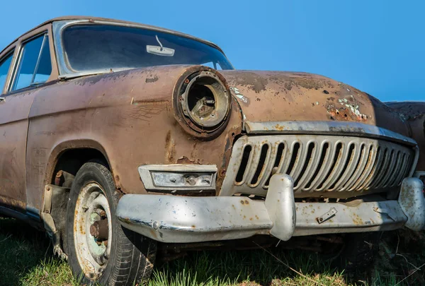 Oxidado ruso clásico coche — Foto de Stock