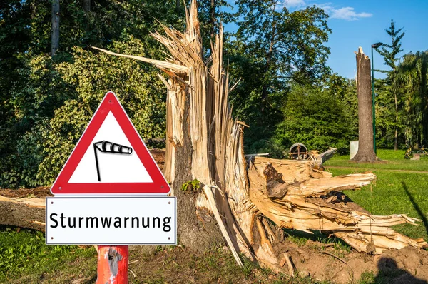 Stormwaarschuwingsbord in het Duits — Stockfoto