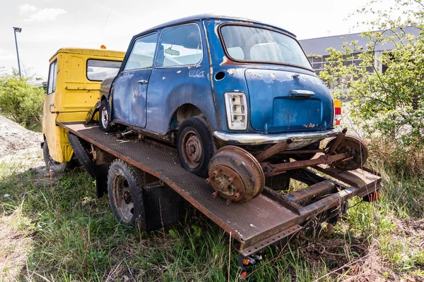 Παλιό όχημα βλάβης γερανού γερανού — Φωτογραφία Αρχείου