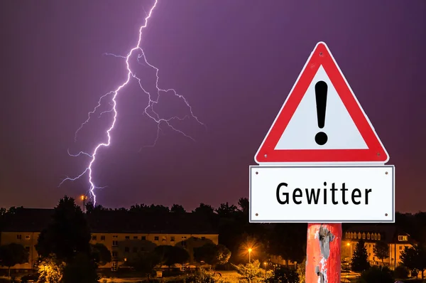 Attention thunderstorms sign in german — 스톡 사진