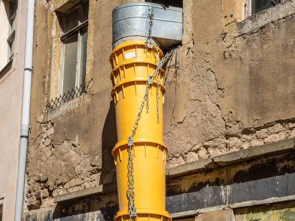 Debris chute construction site — Stock Photo, Image