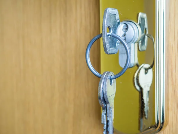 Klíč k bytu dveře pozadí — Stock fotografie