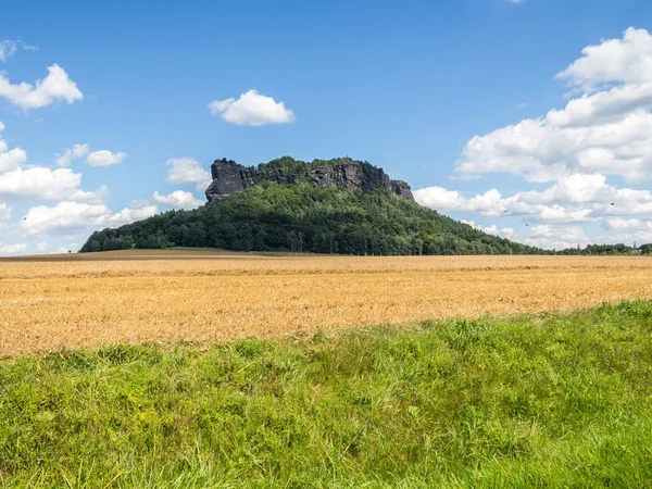 Elbe砂岩山脉的Lilienstein景观 — 图库照片