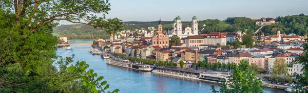 Panorama Passau i Tyskland på våren — Stockfoto