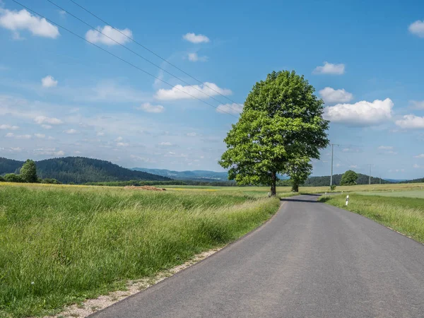 法国瑞士，春天的乡村道路 — 图库照片