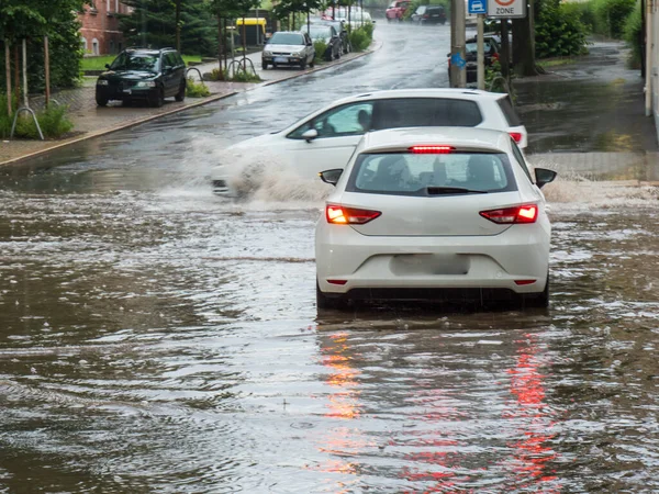Översvämning på gatan i Tyskland — Stockfoto