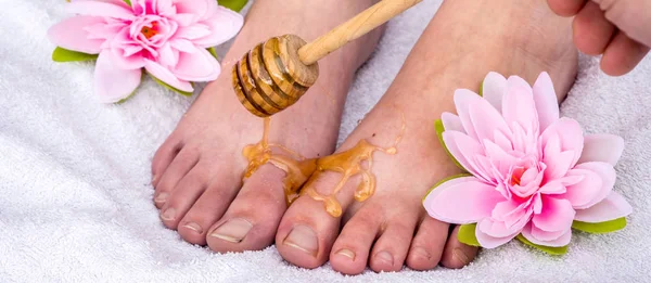 Panorama van een voet honing massage — Stockfoto