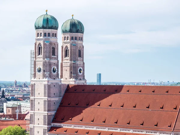 Frauenkirche Münchenben háttér — Stock Fotó