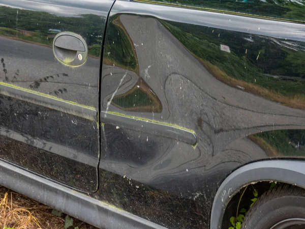 Dent på bilen parkeringsskador vandalism — Stockfoto