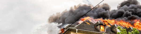 Panorama Pożar w domu — Zdjęcie stockowe