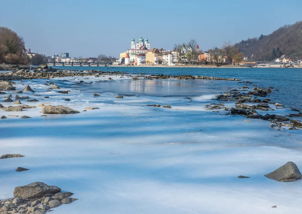 Passau Inn ในภูมิทัศน์ฤดูหนาว — ภาพถ่ายสต็อก