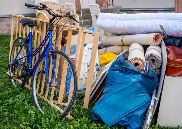 Sperrmüllabfuhr Hausmüll entsorgen — Stockfoto