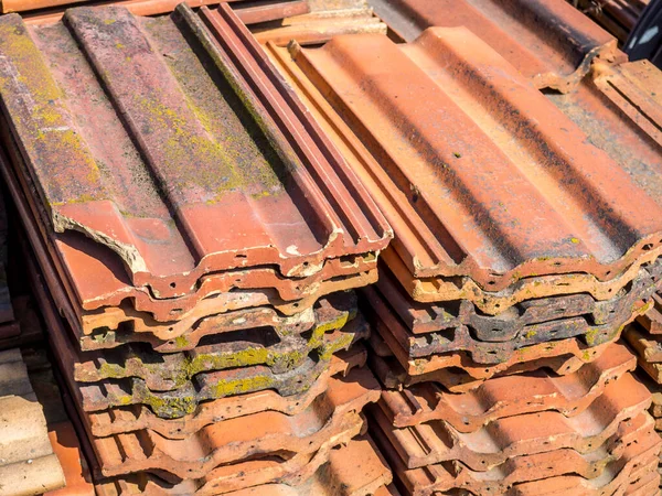 Vecchio tetto piastrelle sfondo — Foto Stock
