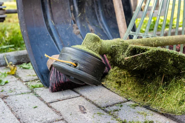 Brush cutter tool image