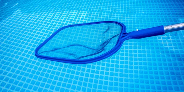 Landing net to clean the pool — Stock Photo, Image