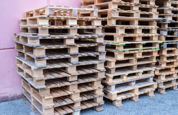 Palety drewniane w logistyce — Zdjęcie stockowe