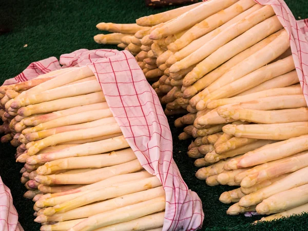 新鲜的法国芦笋图像 — 图库照片