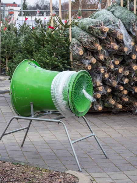 Sprzedaż choinki na rynku — Zdjęcie stockowe