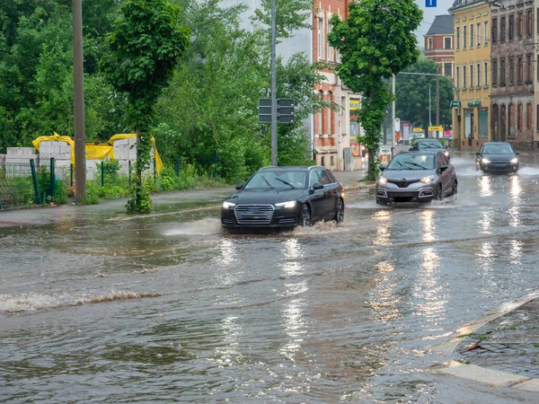 Översvämning av vägen efter en storm — Stockfoto
