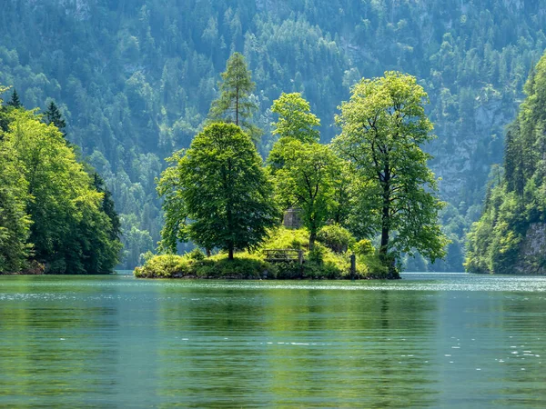 Island Christlieger at the Knightssee in Bavaria — Stock Photo, Image