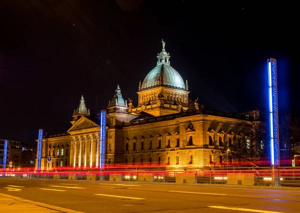 Tribunal Supremo Administrativo en Leipzig por la noche — Foto de Stock