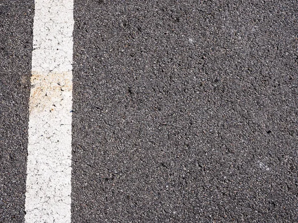 黒いアスファルトの道路を持つ白い線 — ストック写真