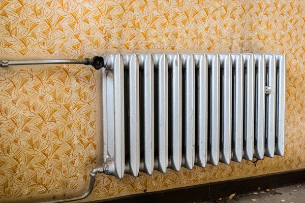 Old Radiator in the living room — Stock Photo, Image