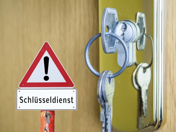 Warnschild Schlosser auf Deutsch — Stockfoto