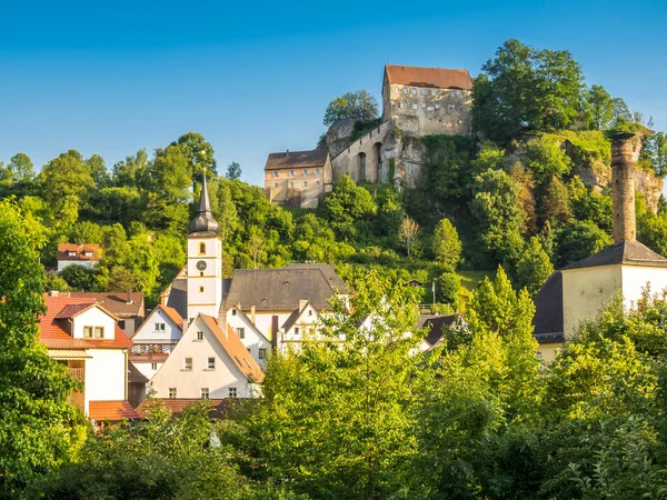 Kilátás a Pottenstein kastély Franconian Svájc — Stock Fotó