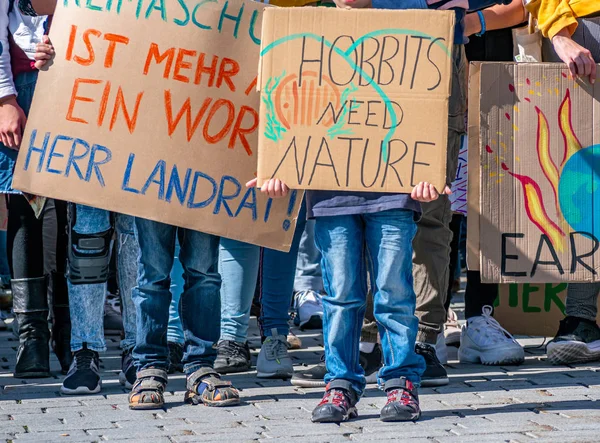 Young people in Germany are sending a signal in climate change — Stock Photo, Image