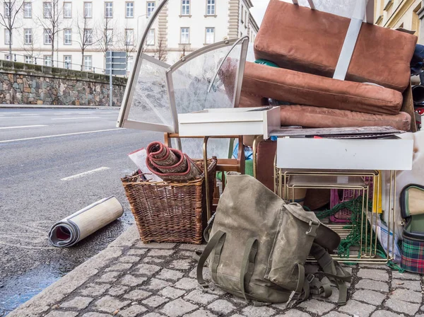 Bulky garbage collection at a flat resolution — Stock Photo, Image