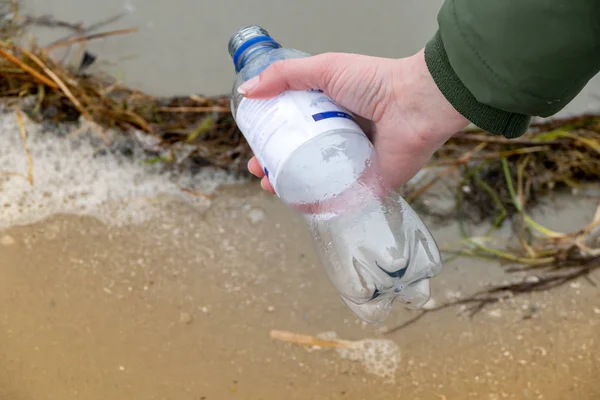 Spazzatura di plastica nel mare — Foto Stock