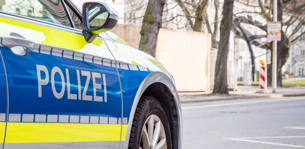 Ispezione dei veicoli della polizia tedesca in città — Foto Stock