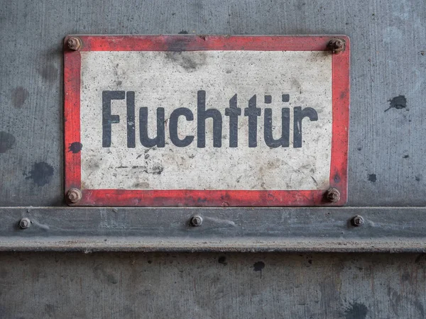 Σήμα προειδοποίησης πόρτας διαφυγής στα γερμανικά — Φωτογραφία Αρχείου