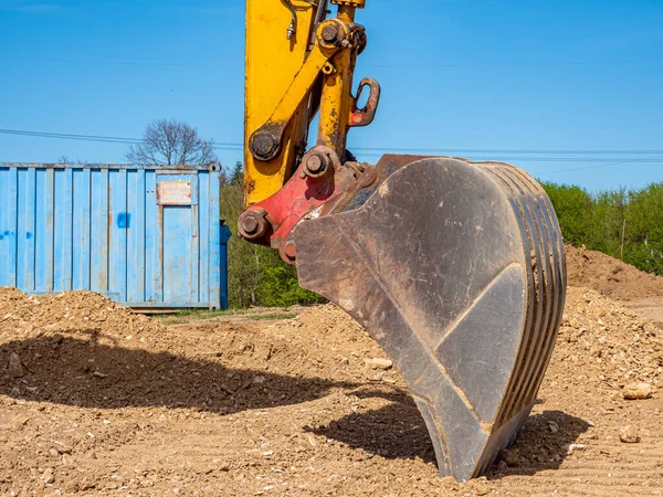 Excavator shovel in the ground — Stock Photo, Image