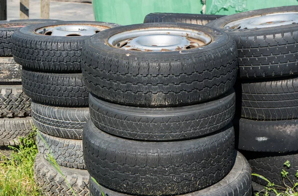 Fondo de eliminación de residuos industriales de neumáticos —  Fotos de Stock