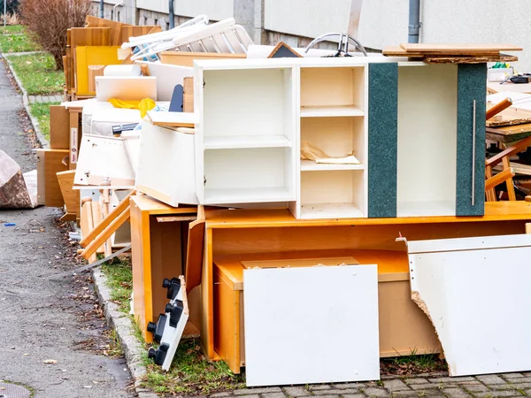 Bulky waste on the street to pick up — Stock Photo, Image