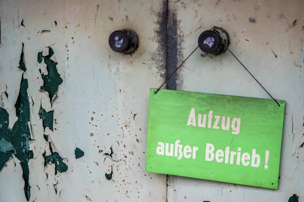 Elevator out of order sign in German — Stok fotoğraf