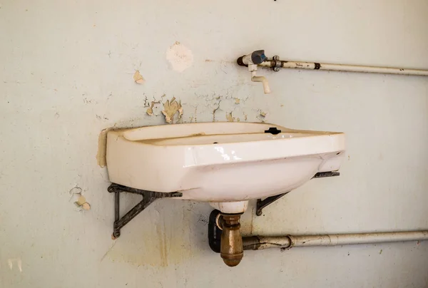 Antiguo lavabo de la RDA —  Fotos de Stock