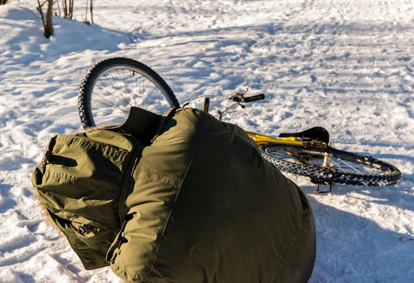 Chute de vélo en hiver — Photo