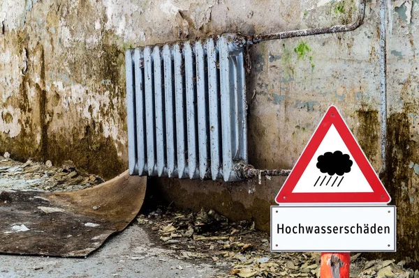 Aufmerksamkeitsschild Hochwasserschäden — Stockfoto