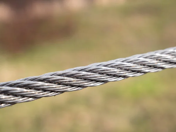 Stahlseil isoliert industriellen Hintergrund — Stockfoto